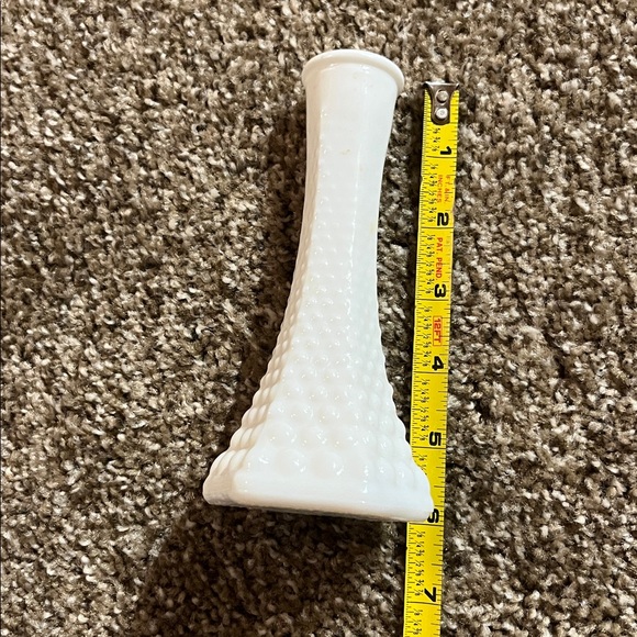 Elegant Brody White milk glass Hobnail Vase - Picture 4 of 5